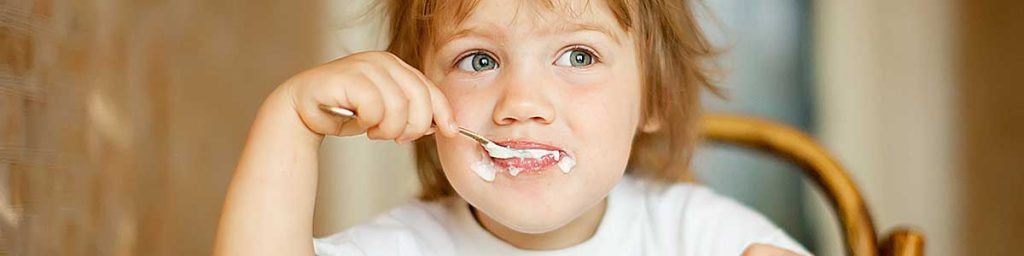 Child-Feed-Himself-Independently